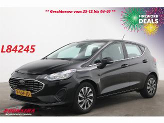uszkodzony samochody osobowe Ford Fiesta 1.0 EcoBoost Hybrid Titanium Navi Clima Cruise PDC 2022/4