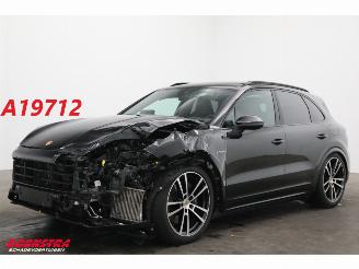 damaged passenger cars Porsche Cayenne 3.0 E-Hybrid Pano LED ACC HUD Sport Chrono PDLS+ PASM AHK 2023/10