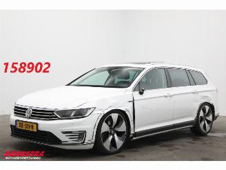Schadeauto Volkswagen Passat Variant 2.0 TDI DSG Highline Pano LED ACC HUD Dynaudio ErgoComf. AHK SHZ 2016/2
