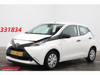 škoda osobní automobily Toyota Aygo 1.0 VVT-i x-fun Airco Bluetooth Cruise 80.608 km! 2018/2