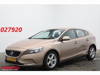 Unfallwagen Volvo V-40 1.6 D2 Kinetic Navi Clima Cruise AHK 2012/12