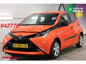 Schadeauto Toyota Aygo 1.0 VVT-i x-cite Airco Cruise Camera Bluetooth 93.010 km! 2015/1