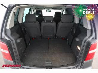 Volkswagen Touran 2.0 TDI 140 PK 7-Pers. Clima Cruise SHZ PDC AHK picture 19