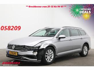 damaged passenger cars Volkswagen Passat Variant Variant 1.5 TSI DSG Comfort Business LED ACC Navi Clima PDC AHK 2020/2