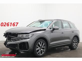 damaged passenger cars Volkswagen Touareg 3.0 TDI Aut. 4WD Elegance Pano LED ACC Leder Memory Massage Ventilatie AHK 2024/9