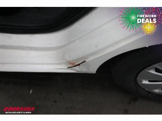 Volkswagen Up! 1.0 BMT move up! Airco Bluetooth 49.259 km! picture 6