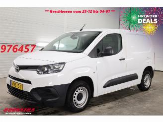 damaged commercial vehicles Toyota Proace 1.5 D-4D Cool Leder Airco Cruise AHK 28.431 km! 2022/2