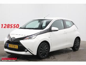 Gebrauchtwagen PKW Toyota Aygo 1.0 VVT-i x-play Bluetooth Airco Cruise Camera 2015/12