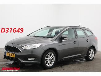 skadebil auto Ford Focus 1.0 Trend Navi Airco Cruise PDC AHK 2017/12