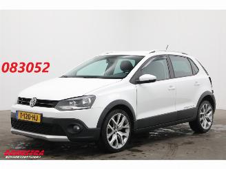damaged passenger cars Volkswagen Polo 1.0 Cross Bluetooth Airco 2016/8