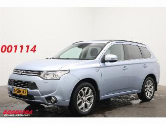 Schadeauto Mitsubishi Outlander 2.0 PHEV 4WD Instyle+ ACC Schuifdak Leder Camera SHZ AHK 2013/11