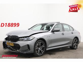 Schadeauto BMW 3-serie 330E M-Sport Schuifdak H/K Memory HUD LRHZ Camera AHK 2023/3