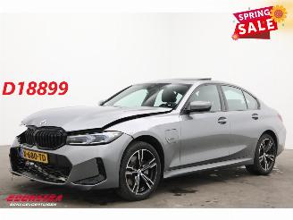 Voiture accidenté BMW 3-serie 330E M-Sport Schuifdak H/K Memory HUD LRHZ Camera AHK 2023/3