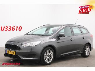 uszkodzony samochody osobowe Ford Focus 1.0 Trend Navi Airco Cruise PDC 2017/2