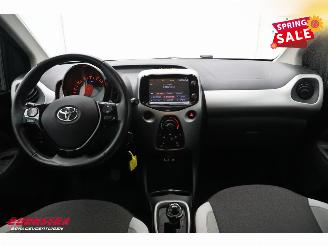 Toyota Aygo 1.0 VVT-i x-play Aut. Airco Camera Bluetooth 98.797 km! picture 8