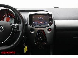 Toyota Aygo 1.0 VVT-i x-play Aut. Airco Camera Bluetooth 98.797 km! picture 9