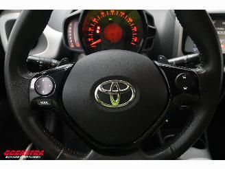 Toyota Aygo 1.0 VVT-i x-play Aut. Airco Camera Bluetooth 98.797 km! picture 13