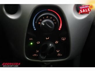 Toyota Aygo 1.0 VVT-i x-play Aut. Airco Camera Bluetooth 98.797 km! picture 18