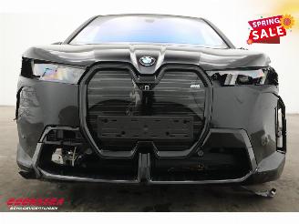 BMW iX xDrive M70 112 kWh Pano LED ACC B&W Memory 360° AHK picture 9