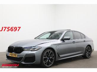 damaged passenger cars BMW 5-serie 520e M-Sport LED Schuifdak Memory HUD H/K Camera SHZ 2022/5
