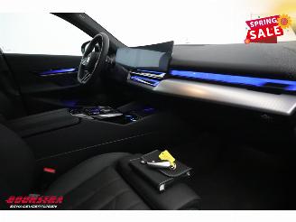 BMW 5-serie Touring 520d M-Sport Pro Pano LED ACC HUD 360° Memory H/K Ventilatie picture 15