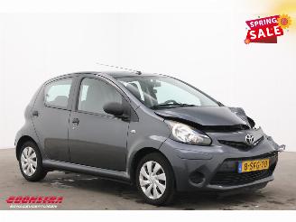 Toyota Aygo 1.0 VVT-i Now 5-DRS Navi Airco 96.456 km! picture 2