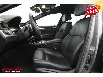 BMW 5-serie Touring 520i Aut. M-Sport Pano Leder Memory SHZ Orig. NL 151.381 km! picture 14