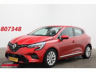 Damaged car Renault Clio 1.6 E-Tech Hybrid 140 Intens LED 360° Apple/Android Camera PDC 2022/2