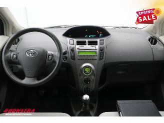 Toyota Yaris 1.3 VVTi Executive 5-DRS Clima PDC AHK 178.940 km! picture 6