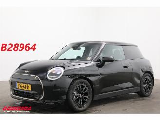 Voiture accidenté Mini Cooper SE Favoured M 54.2 kWh Pano LED ACC Leder Camera SHZ 2.035 km! 2026/1
