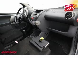 Toyota Aygo 1.0-12V Cool 5-DRS Airco picture 8