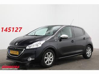 Coche accidentado Peugeot 208 1.2 VTi Style 5-DRS Navi Airco Bluetooth Cruise AHK 162.109 km! 2015/1