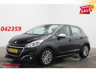 Damaged car Peugeot 208 1.2 PT BlueLease Allure Navi Clima Cruise PDC Apple/Android 2019/5