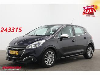 Unfallwagen Peugeot 208 1.6 BlueHDi Allure Navi Clima Cruise PDC 2015/12