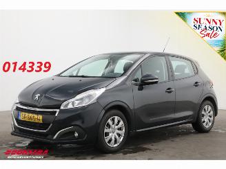Damaged car Peugeot 208 1.2 PureTech Blue Lease Navi Airco Cruise 138.531 km! 2018/3