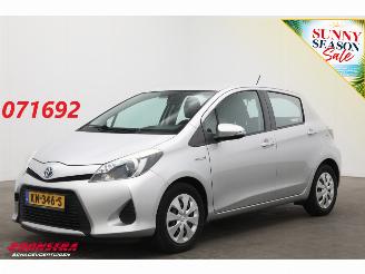 Coche accidentado Toyota Yaris 1.5 Full Hybrid Aut. Aspiration Clima Cruise Camera 2013/10