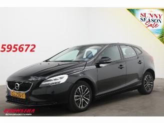 Schadeauto Volvo V-40 1.5 T2 Aut. Momentum LED Navi Clima Cruise SHZ PDC 2019/6