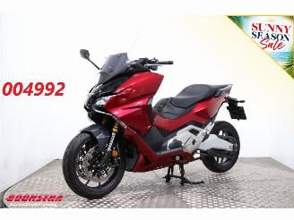 Schade motor Honda  Forza 750 ABS DCT 9.215 km! 2021/5