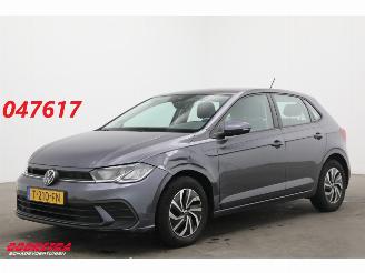 Unfallwagen Volkswagen Polo 1.0 TSI Life Virtual ACC Apple/Android Airco 2023/6