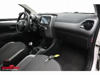 Toyota Aygo 1.0 VVT-i x-play Navi Airco Cruise Camera picture 11