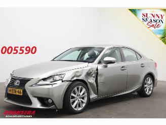 Schadeauto Lexus IS 300h Business Line Pro Leder Navi Clima Cruise Camera SHZ PDC 2014/10