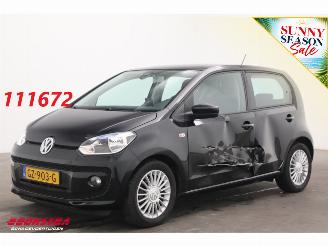 Coche accidentado Volkswagen Up! 1.0 high up! 5-Drs Clima Navi Cruise LMV 17.491 km! 2015/9