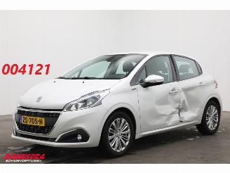 Schadeauto Peugeot 208 1.2 PT. 110 Signature Clima PDC Mirrorlink Camera 93.920 km! 2019/1