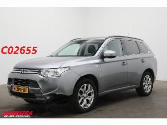 Coche accidentado Mitsubishi Outlander 2.0 PHEV 4WD Executive Edition Navi Clima Cruise Camera AHK 2014/10