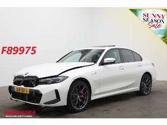 Auto incidentate BMW 3-serie 330e M-Sport Cruise Navi Leder Schuifdak Camera Apple/Android SHZ AHK PDC 2025/11