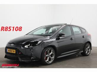 Vaurioauto  passenger cars Ford Focus 2.0 EcoBoost ST-3 250 PK Schuifdak Leder Clima Cruise Camera SHZ 2013/7