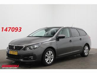 occasion passenger cars Peugeot 308 SW 1.2 PureTech Active Pano Navi Cruise Clima Apple/Android PDC 2018/5