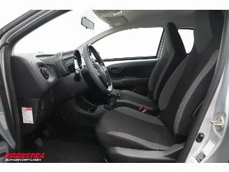 Toyota Aygo 1.0 VVT-i x-fun Airco Bluetooth 38.601 km! picture 14