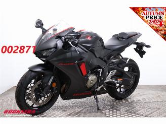 Vaurioauto  motor cycles Honda CBR 1000 RR Fireblade LED ABS Quickshift 2018/3
