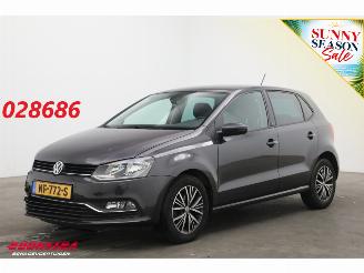 Damaged car Volkswagen Polo 1.2 TSI Comfortline 5-drs Airco SHZ Bluetooth PDC 2016/9